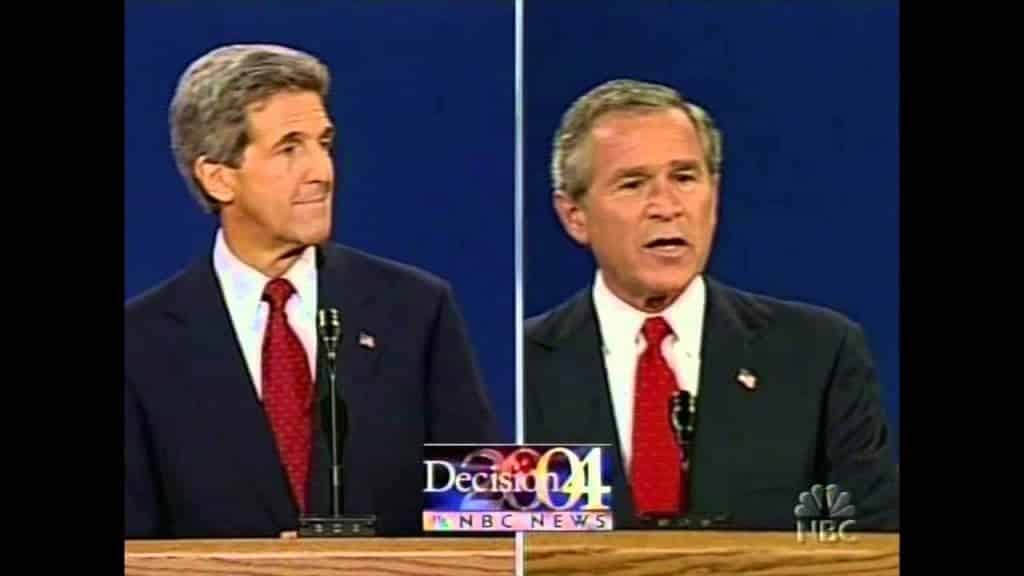 En 2004, dos miembros de Skulls and Bones se enfrentaron en la contienda presidencial de Estados Unidos (Jhon Kerry y George Bush).