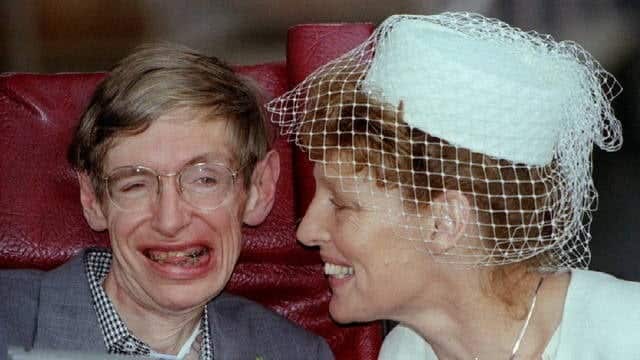 Stephen Hawking y su esposa