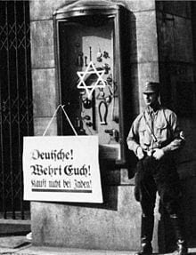 En el cartel: ¡Alemanes! ¡Defiéndanse! ¡No compren a los judíos!