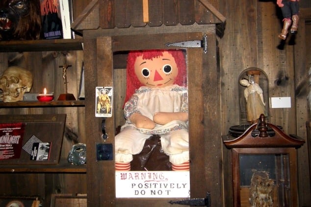 Muñeca Annabelle en el Museo de Ocutismo de Ed y Lorraine Warren, Connecticut