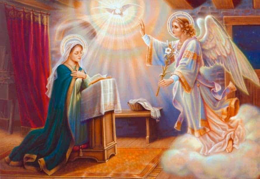 Imagen de la Virgen María arrodillada ante la bendición de Dios