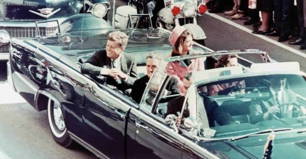 Minutos antes de que fuera asesinado John F. Kennedy