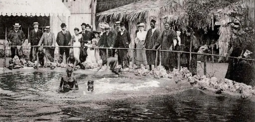 Exhibición de una tribu de Senegal
